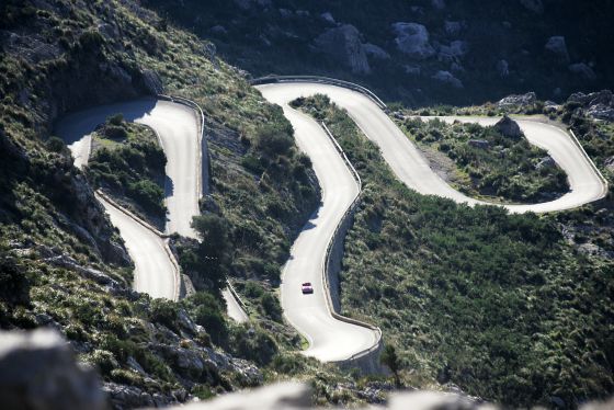 La carrera de los autos míticos