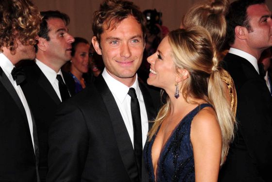 Jude Law y Sienna Miller