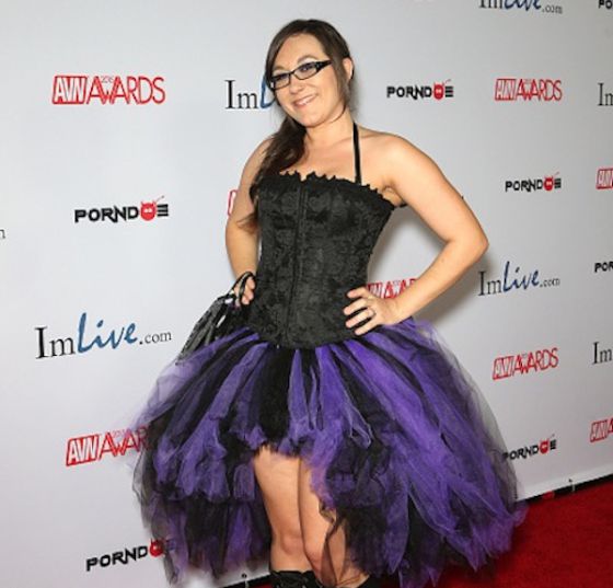 Sinn Sage, la nerd del porno Sinn Sage, la nerd del porno