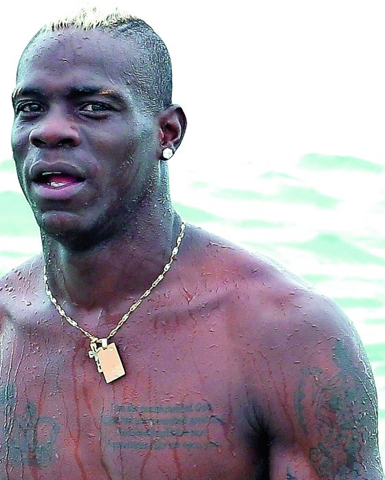 Balotelli se ha pasado con las subordinadas. Balotelli se ha pasado con las subordinadas.
