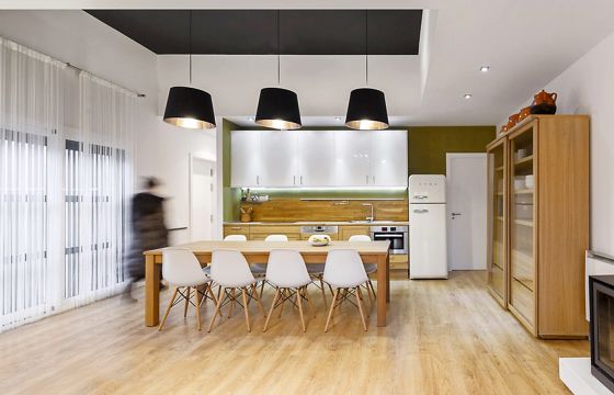 Interior de vivienda prefabricada realizada por el estudio Mycc.