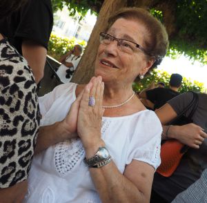 Montserrat Fontanet, mare dels germans Roca, a la celebració del triomf d'El Celler de Can Roca com el millor restaurant del món.