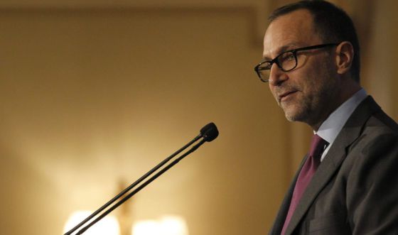 El embajador de EE UU, James Costos, durante su intervención.