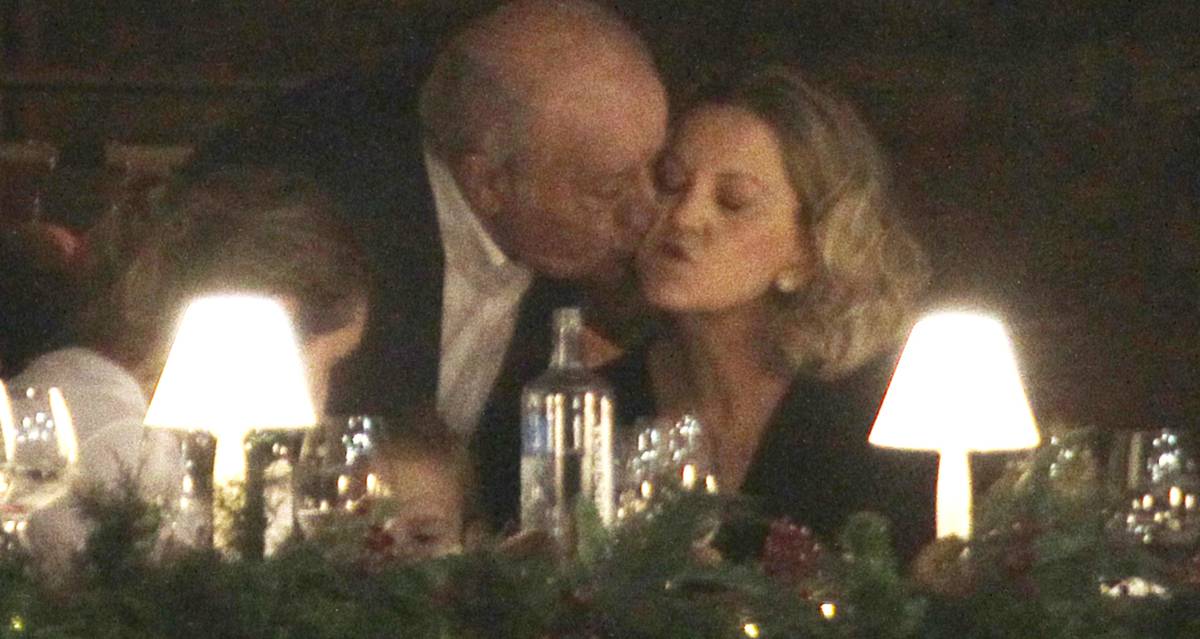 El empresario Amancio Ortega, con su esposa Flora Pérez Marcote en el concurso que todos los años organiza en Casas Novas (A Coruña). El empresario Amancio Ortega, con su esposa Flora Pérez Marcote en el concurso que todos los años organiza en Casas Novas (A Coruña).