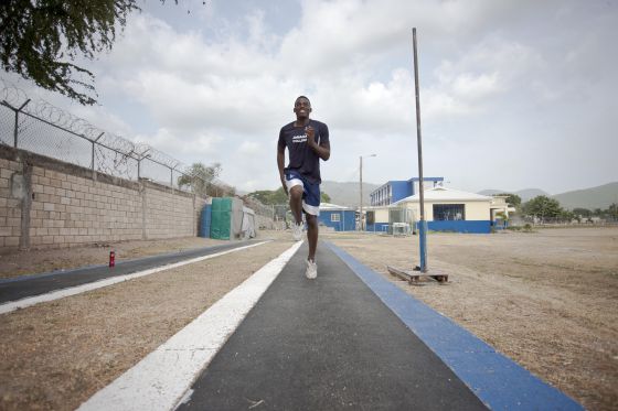 Entrenamiento de un alumno del Jamaica College, donde entre sus 1.800 estudiantes ha brotado el talento de destacados aspirantes a atletas de élite.