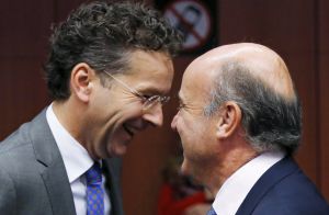 Eurogroup President Jeroen Dijsselbloem and Spain's Economy Minister Luis de Guindos shortly before the vote.