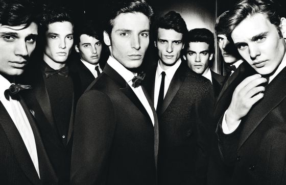 Un grupo de modelos y amigos que el peruano fotografió en 2012 para el número especial de la edición española de 'Vogue', en la que fue invitado a editar y producir casi todo su contenido gráfico. Un grupo de modelos y amigos que el peruano fotografió en 2012 para el número especial de la edición española de 'Vogue', en la que fue invitado a editar y producir casi todo su contenido gráfico.