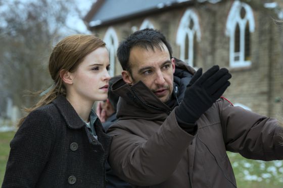 Emma Watson y Alejandro Amenábar durante el rodaje de 'Regresión' Emma Watson y Alejandro Amenábar durante el rodaje de 'Regresión'