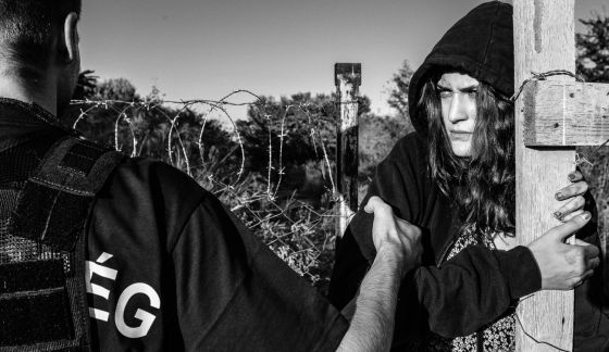 Polèmica per unes fotos de models posant com a refugiades