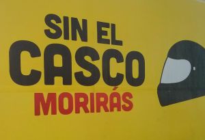 Esta advertencia, en Santo Domingo (República Dominicana) es tan tajante como ignorada por los motoristas.