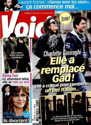 La portada de la revista en la que se ve a Carlota Casiraghi con un director de cine italiano
