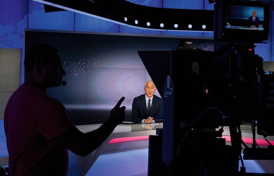 El periodista de origen mexicano Jorge Ramos, durante la grabación de un programa reciente en el plató de Univisión en Miami (Florida).