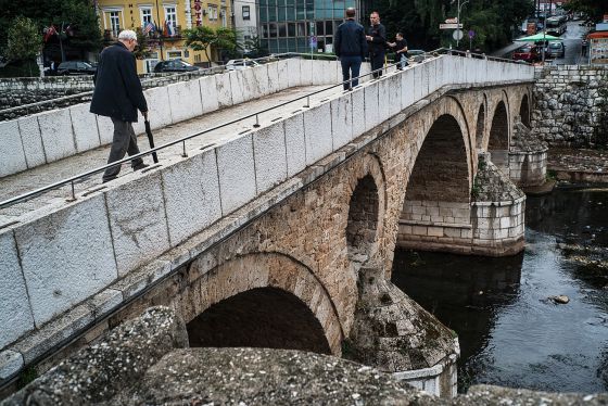 El puente Latino fue escenario de un hecho histórico en 1914, el asesinato del archiduque Francisco Fernando y su mujer, acontecimiento que dio origen a la I Guerra Mundial.