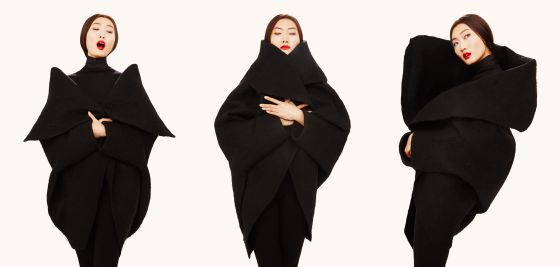 Abrigo de Sybilla que se puede utilizar de tres formas diferentes para la colección otoñoinvierno 20152016.