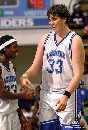 Marc Gasol, en su etapa adolescente en Memphis, con la camiseta del Lausanne Collegiate School