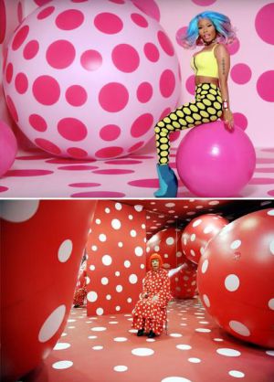 Imagen del vídeo ‘The Boys’ de Nicki Minaj. Yayoi Kusama en su instalación 'Dots Obsession', 2009. Imagen del vídeo ‘The Boys’ de Nicki Minaj. Yayoi Kusama en su instalación 'Dots Obsession', 2009.