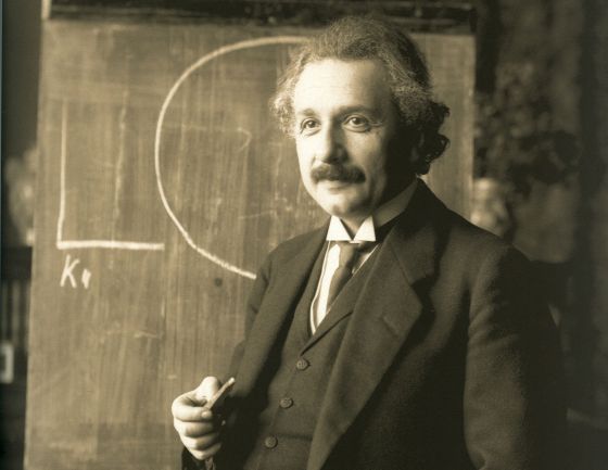 Albert Einstein durante una conferencia en Viena en 1921