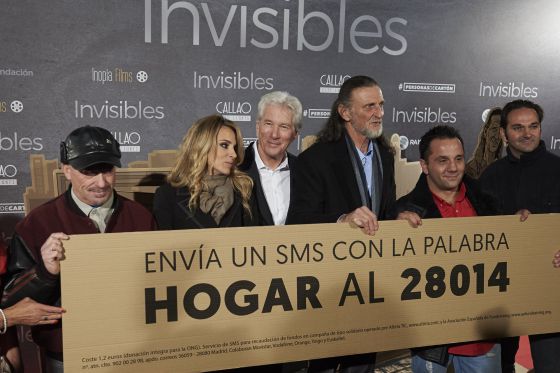 Parte del equipo de 'Invisibles' en el estreno de la película en Madrid