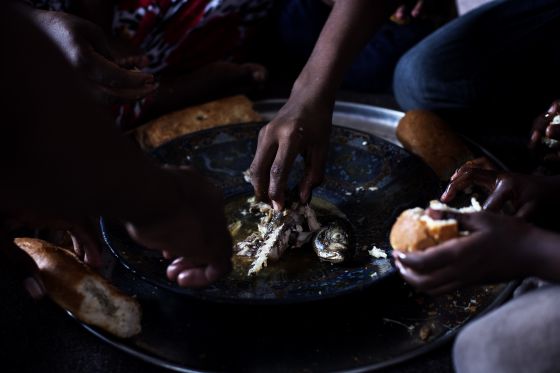 Un proyecto de la AECID lucha contra la inseguridad alimentaria llevando pescado a la población más vulnerable del interior de Mauritania