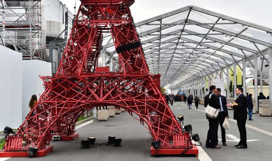Acceso a las instalaciones donde se celebra la COP21 en París.