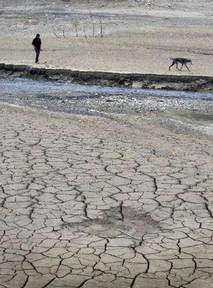 A 2008 image of the empty La Baells reservoir in Barcelona.