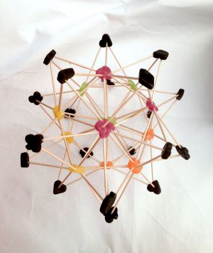 Juego con caramelos en uno de los talleres organizados por Arkki.