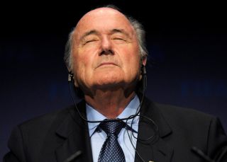 La FIFA suspende por ocho años a Blatter y Platini