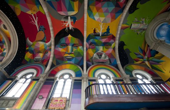 Los símbolos de otras culturas, muy presentes en la obra de Okuda. Los símbolos de otras culturas, muy presentes en la obra de Okuda.
