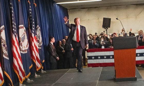 En la carrera para convertirse en el candidato republicano a presidente, Donald Trump desprecia a todos aquellos que no piensan como él. Sus exabruptos hacia los inmigrantes han provocado numerosas críticas de sus detractores En la carrera para convertirse en el candidato republicano a presidente, Donald Trump desprecia a todos aquellos que no piensan como él. Sus exabruptos hacia los inmigrantes han provocado numerosas críticas de sus detractores