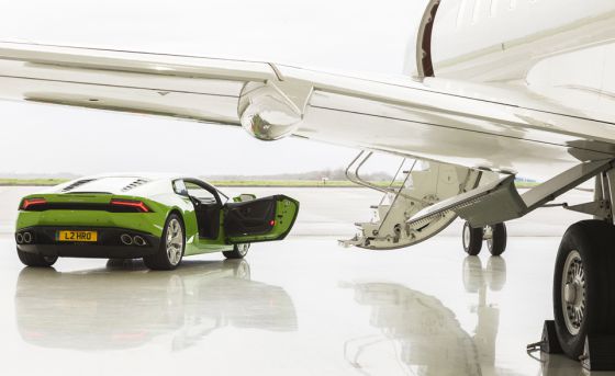 En 2014 se vendieron 105.000 supercoches deportivos y 21.000 limusinas.