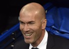 Real Madrid's new French coach Zinedine Zidane smiles as he arrives at the pitch before the Spanish league football match Real Madrid CF vs RC Deportivo La Coruna at the Santiago Bernabeu stadium in Madrid on January 9, 2016. AFP PHOTO  GERARD JULIEN