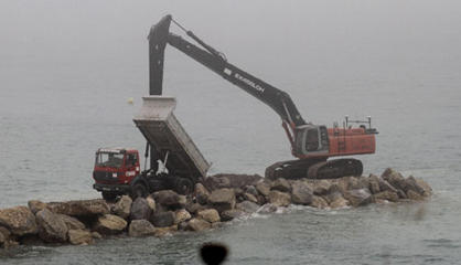 Trabajos en el segundo espigón de la cara este de Gibraltar, en 2013.