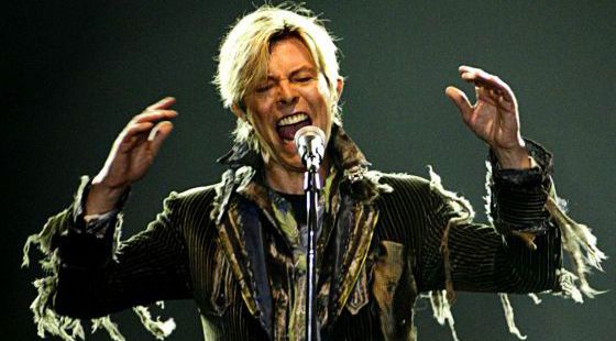 David Bowie, durante su concierto en Praga el 23 de junio de 2004, dentro de la gira 'A Reality Tour'. DAVID W. CERNY (Reuters) David Bowie, durante su concierto en Praga el 23 de junio de 2004, dentro de la gira 'A Reality Tour'. DAVID W. CERNY (Reuters)