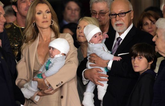 Celine Dion y su esposo, con sus hijos gemelos en 2011