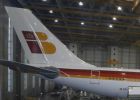 Así es la puesta a punto de los aviones de Iberia en el hangar número 6