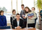Carlsen dormita mientras los demás luchan