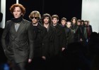 Hombres elegantes, estilosos y seguros