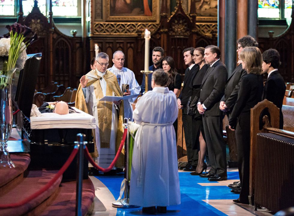La cantante canadiense Celine Dion, en el velatorio de su esposo, Rene Angelil, celebrado el jueves en la Basílica de Notre-Dame en Montreal. La cantante canadiense Celine Dion, en el velatorio de su esposo, Rene Angelil, celebrado el jueves en la Basílica de Notre-Dame en Montreal.