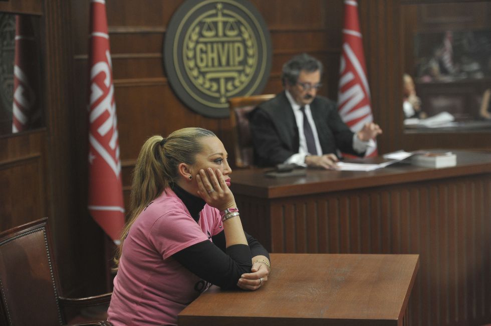 Belén Esteban en un juicio que se celebró la pasada edición para resolver sus diferencias con Olvido Hormigos. El formato también ofrece virtuales lecciones de civismo. Belén Esteban en un juicio que se celebró la pasada edición para resolver sus diferencias con Olvido Hormigos. El formato también ofrece virtuales lecciones de civismo.