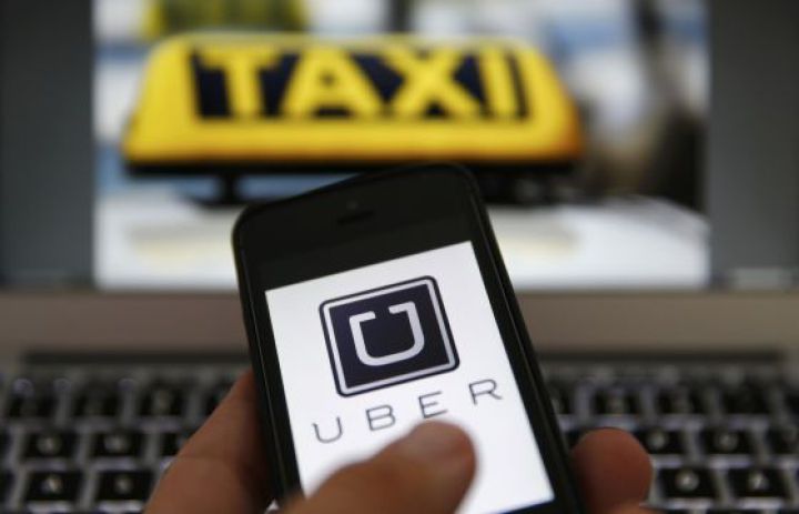 Uber y taxi compiten en San Francisco. Uber y taxi compiten en San Francisco.