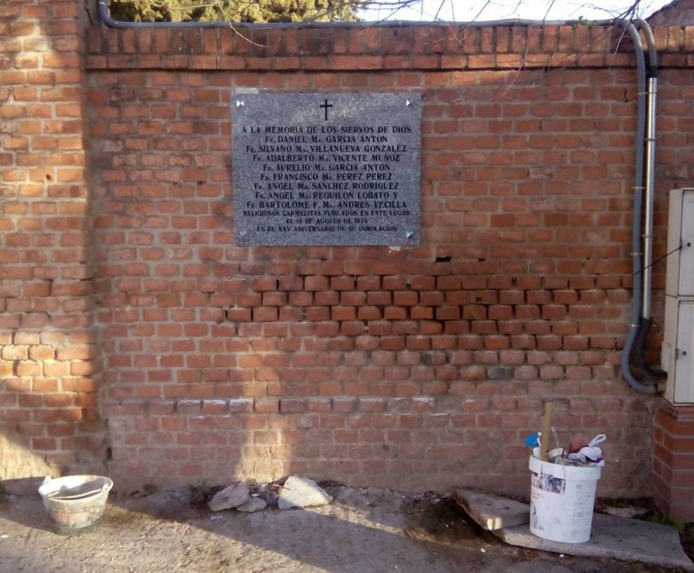 Tearing down of Franco memorials sparks row between Madrid officials