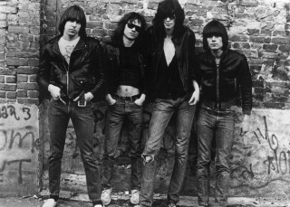 Ramones: de pioneiros do punk a figurino de 'it girls'