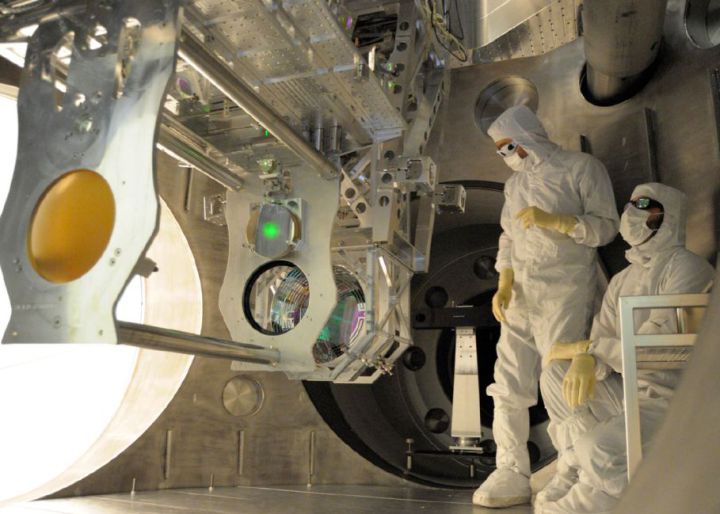 Stephen Hawking: “Se ha descubierto una nueva forma de mirar al universo” Stephen Hawking: “Se ha descubierto una nueva forma de mirar al universo”