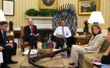 Imagen publicada por la cuenta de Twitter de la Casa Blanca, dando cuenta del fanatismo de Obama por 'Game of Thrones' Imagen publicada por la cuenta de Twitter de la Casa Blanca, dando cuenta del fanatismo de Obama por 'Game of Thrones'