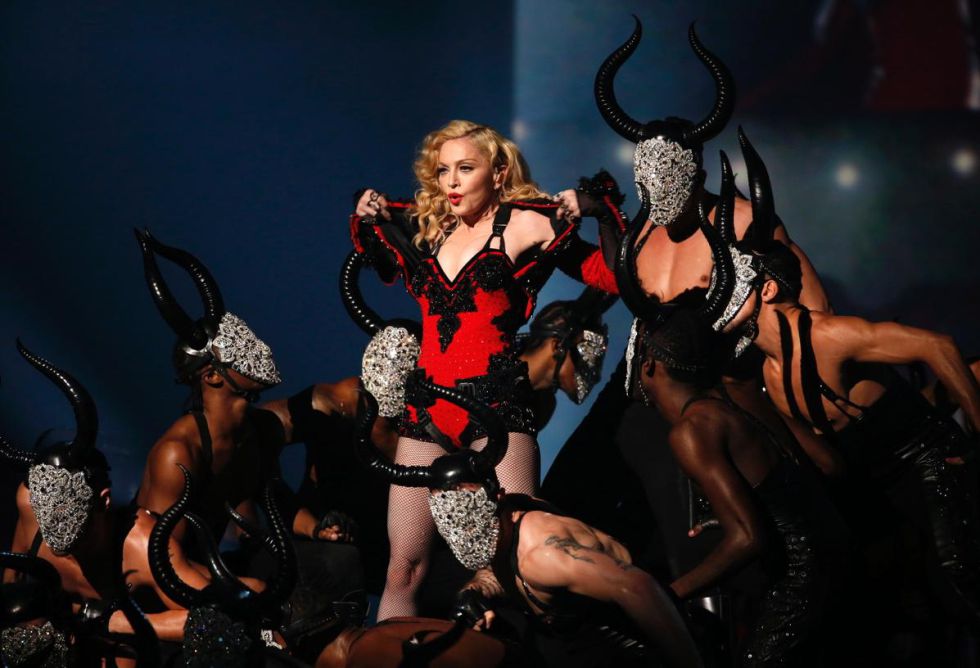 Madonna en una actuación de los Grammy 2015 Madonna en una actuación de los Grammy 2015