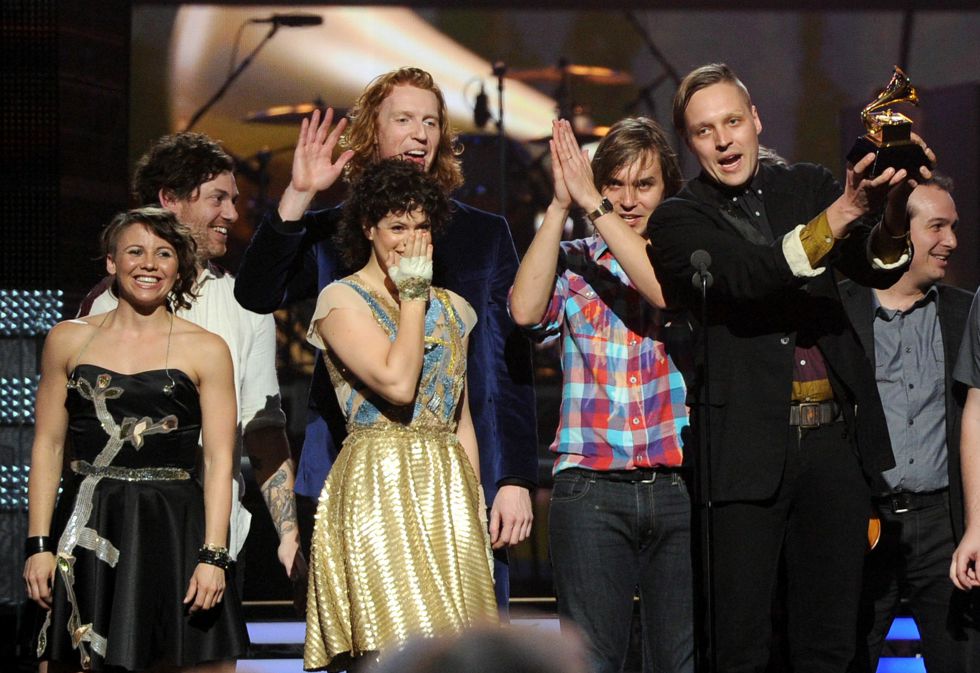 Arcade Fire recogiendo el gramófono de oro por 'The Suburbs' Arcade Fire recogiendo el gramófono de oro por 'The Suburbs'