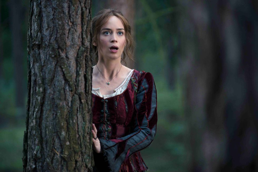 Emily Blunt en un fotograma de 'Into the woods' Emily Blunt en un fotograma de 'Into the woods'