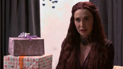 Esto pasa si invitas a Melisandre a una fiesta de bebés