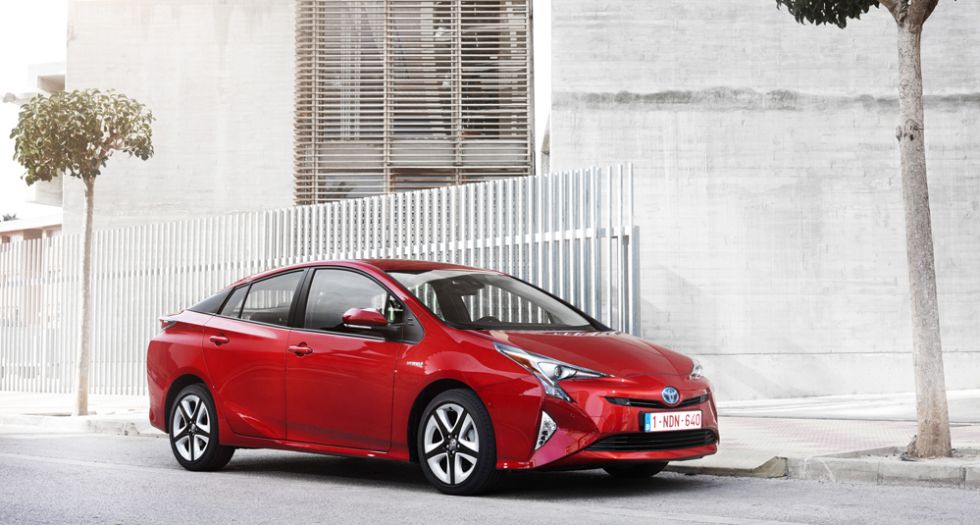 El Prius 2016 presenta una línea que busca la máxima eficiencia aerodinámica.