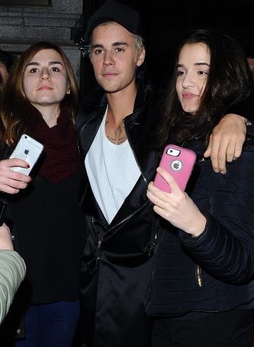 Justin Bieber llega a su hotel tras la fiesta de los Brit Awards. Justin Bieber llega a su hotel tras la fiesta de los Brit Awards.